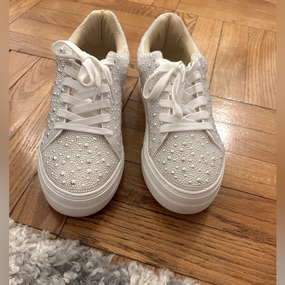 Selling Betsey Johnson “SIDNY IVORY“ sneakers